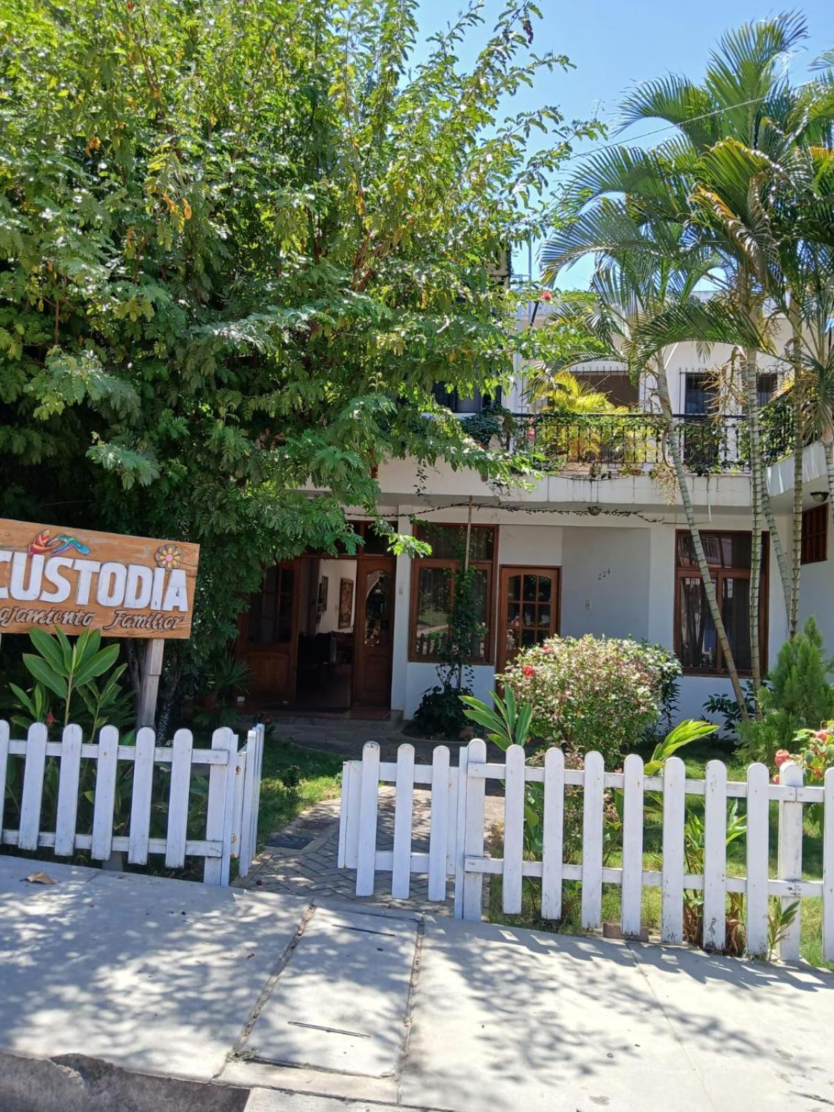 Alojamiento Familiar Custodia Tarapoto Eksteriør bilde